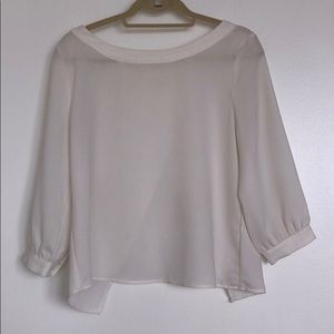 White scoop neck blouse w slightly open lower back